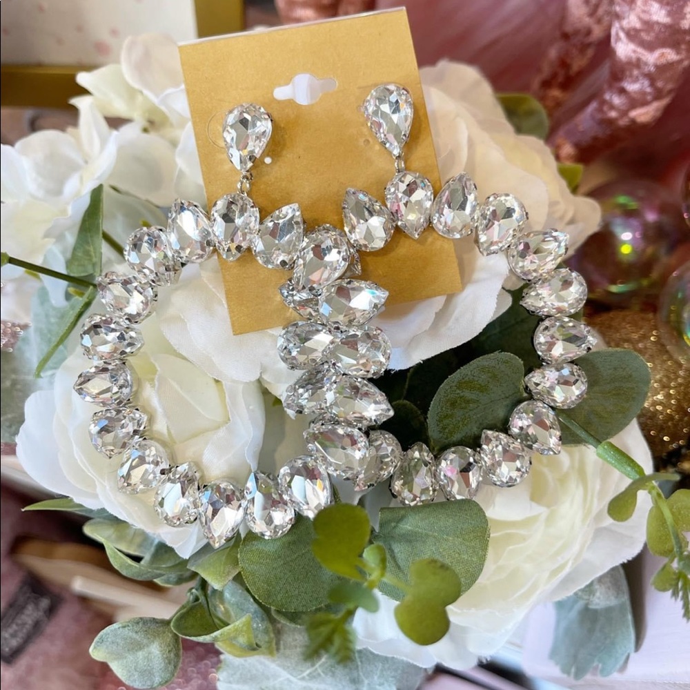 GRAB THESE BEAUTIFUL CRYSTAL CLEAR GEM HOOPS ON SILVER BASE WITH A POST BACK